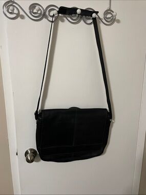 Wilsons Leather Black Messenger Bag
